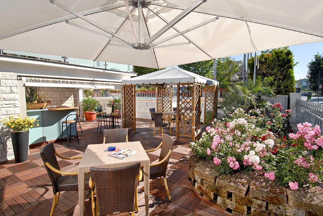 Hotel St. Moritz Bellaria-Igea Marina Ngoại thất bức ảnh