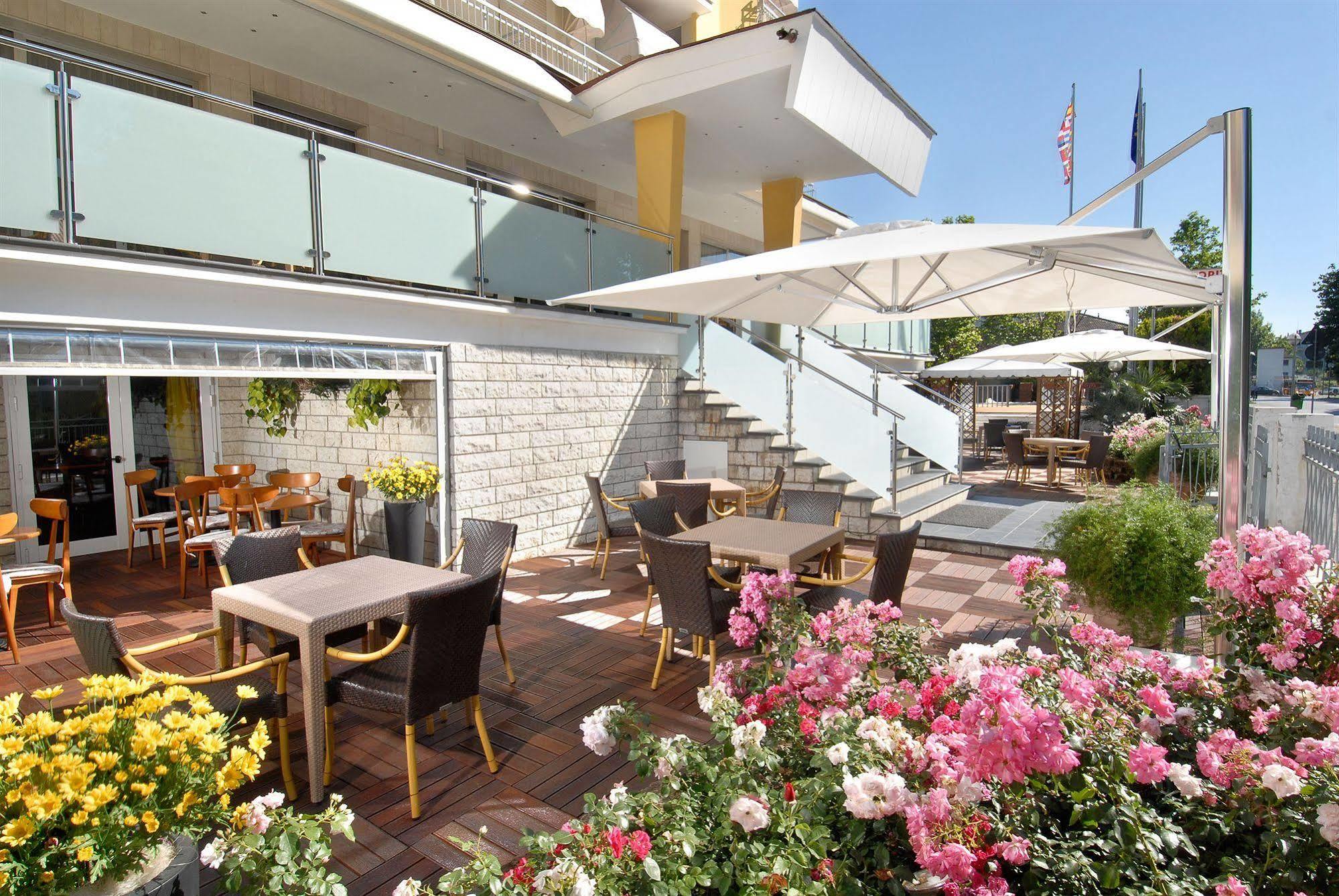 Hotel St. Moritz Bellaria-Igea Marina Ngoại thất bức ảnh
